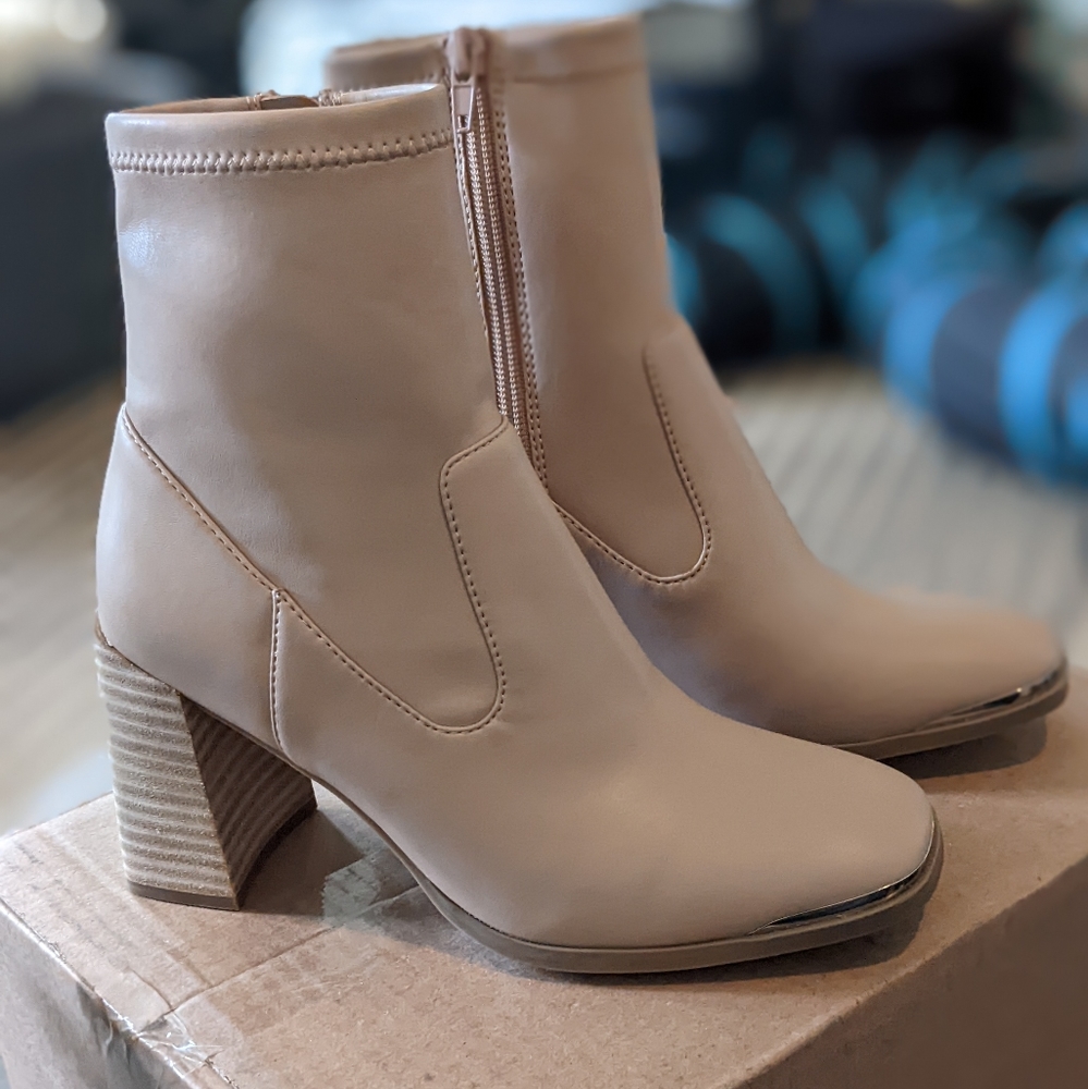DV by Dolce Vita Jordy Sock Boots DV - Picture 4 of 4